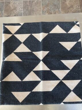 Set of 2 Geometric Black & Cream Pillow cases